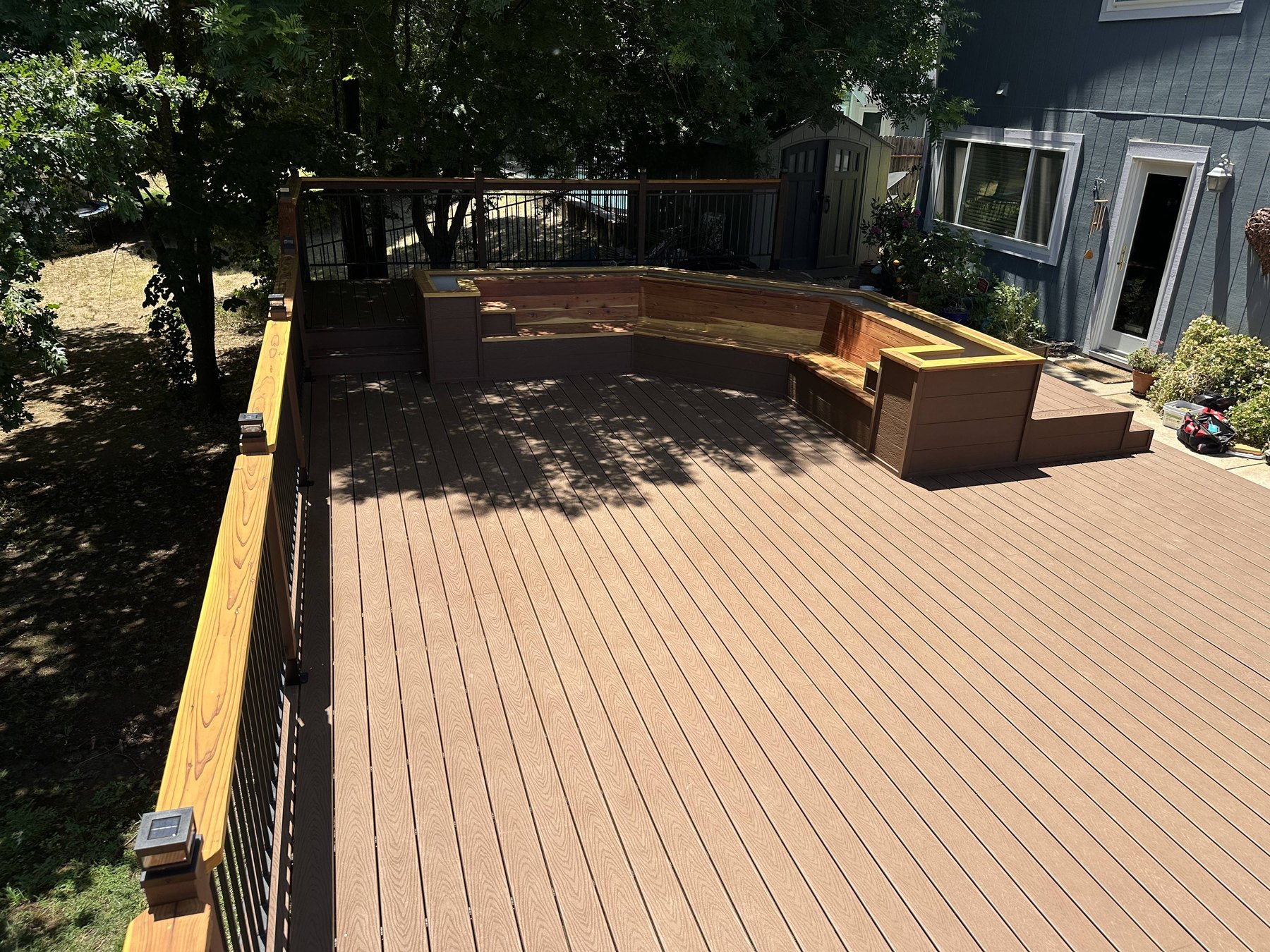 Custom Deck & Outdoor Living